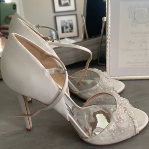 Badgely Mischka bridal shoes. SZ 9